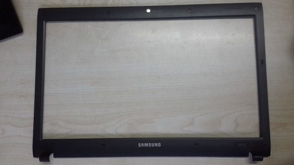 2.EL Samsung NP-R522 NP-R520 NP-R518 Ekran Ön Çerçeve Bezel SİYAH